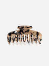 Load image into Gallery viewer, Les Soeurs - Hairclip Round L - Light Tortue