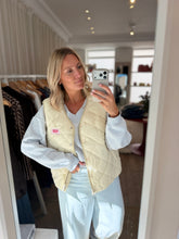 Load image into Gallery viewer, American Vintage - Yupibam Vest - Creme