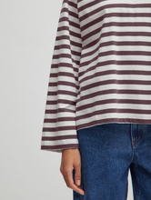 Load image into Gallery viewer, Edited - Verlee T-shirt - Plum Stripe
