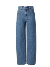 Load image into Gallery viewer, Edited - Theodora Jeans - Denim