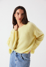 Load image into Gallery viewer, American Vintage - Vitow Pull - Geel