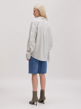 Load image into Gallery viewer, Edited - Hanni Blouse - Creme/Blauw