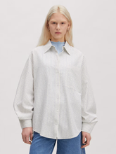 Load image into Gallery viewer, Edited - Hanni Blouse - Creme/Blauw