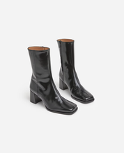 Load image into Gallery viewer, Flattered - Karin Boots - Black