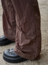 Load image into Gallery viewer, Les Soeurs - Taylor Nylon Broek - Bruin