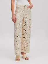 Load image into Gallery viewer, Edited - Tabea Broek- Creme Broderie