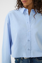 Load image into Gallery viewer, Gestuz - York Cropped Shirt - Lichtblauw