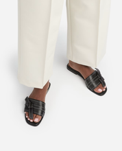 Load image into Gallery viewer, Flattered - My Sandal - Black