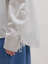 Load image into Gallery viewer, Edited - Hanni Blouse - Creme/Blauw