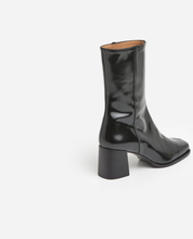 Load image into Gallery viewer, Flattered - Karin Boots - Black