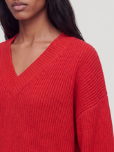 Load image into Gallery viewer, Edited - Rae V-neck - Rood