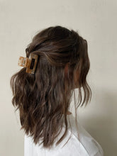 Load image into Gallery viewer, Les Soeurs - Hairclip Rectangle - Beige