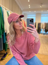 Load image into Gallery viewer, Vintage Cap - Red